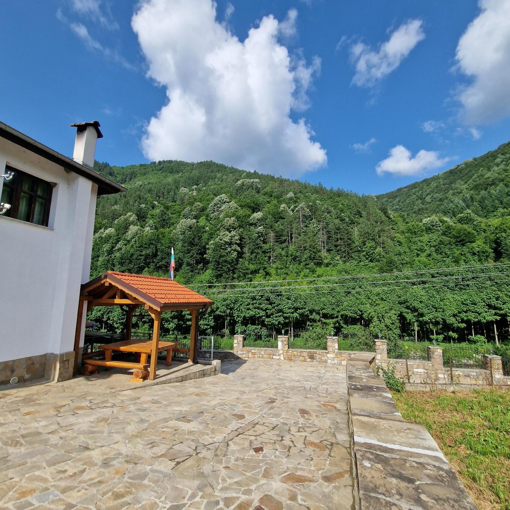 Guest House Ivan Cherni Osum ภายนอก รูปภาพ