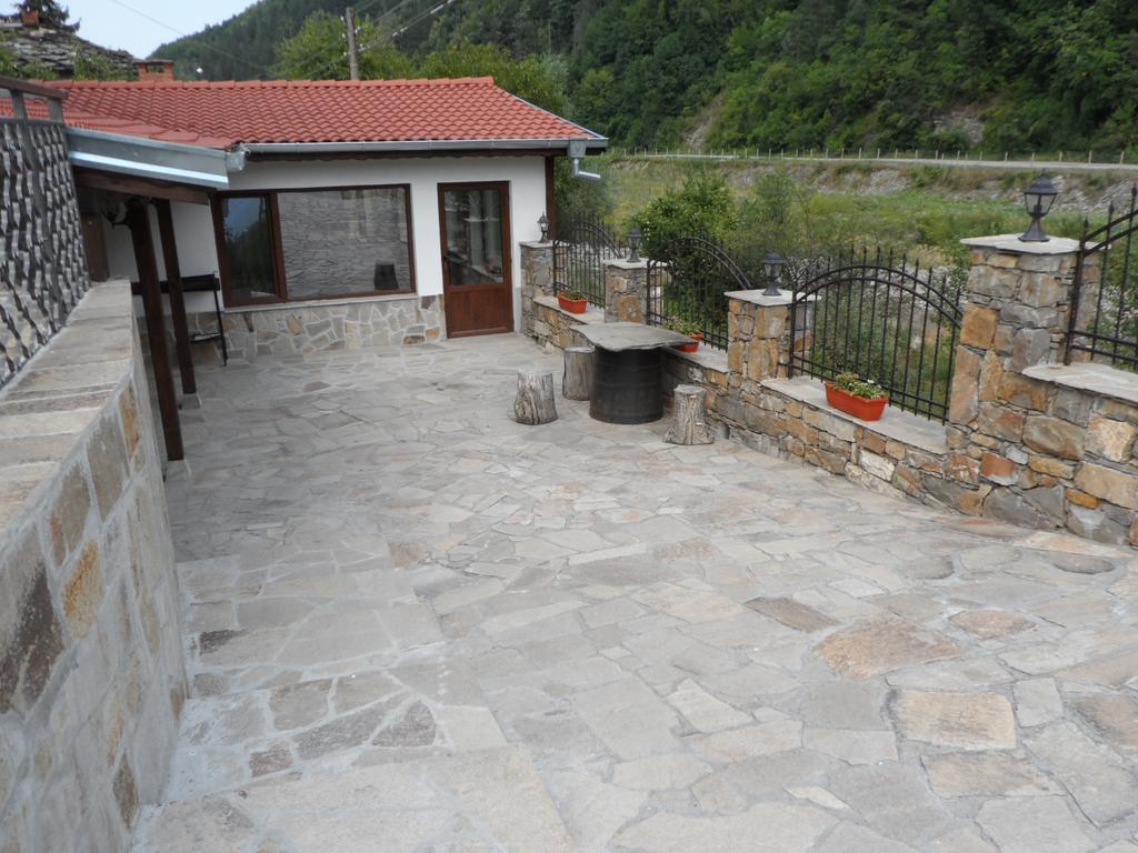 Guest House Ivan Cherni Osum ภายนอก รูปภาพ